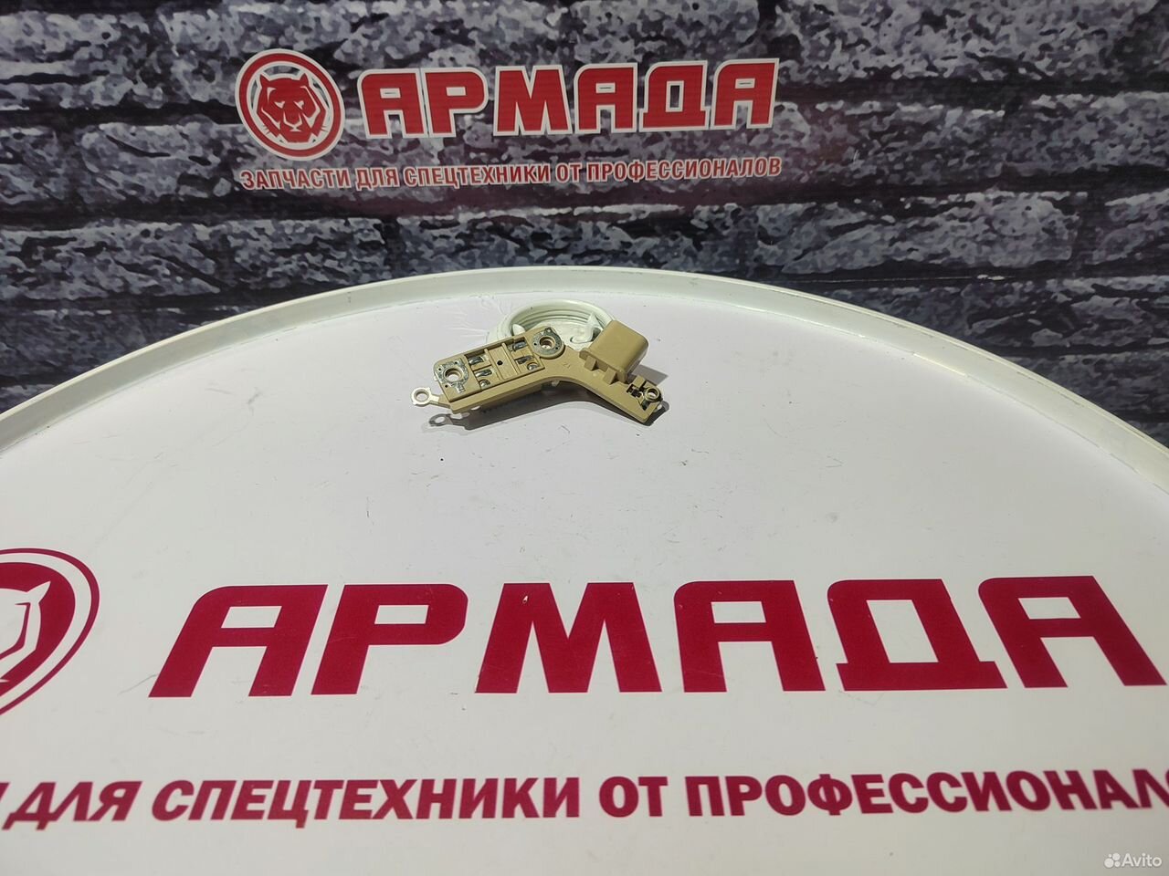 Регулятор напряжения генератора Hitachi 1812600171