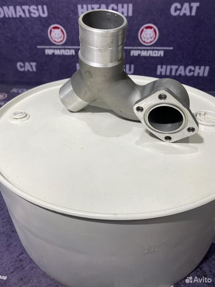 Коллектор всасывающий 1033052 HItachi ZX330-3 HPV145 правый
