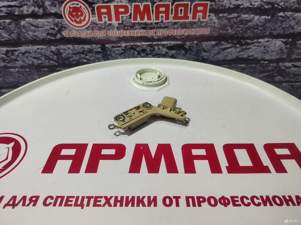 Регулятор напряжения генератора Hitachi 1812600171