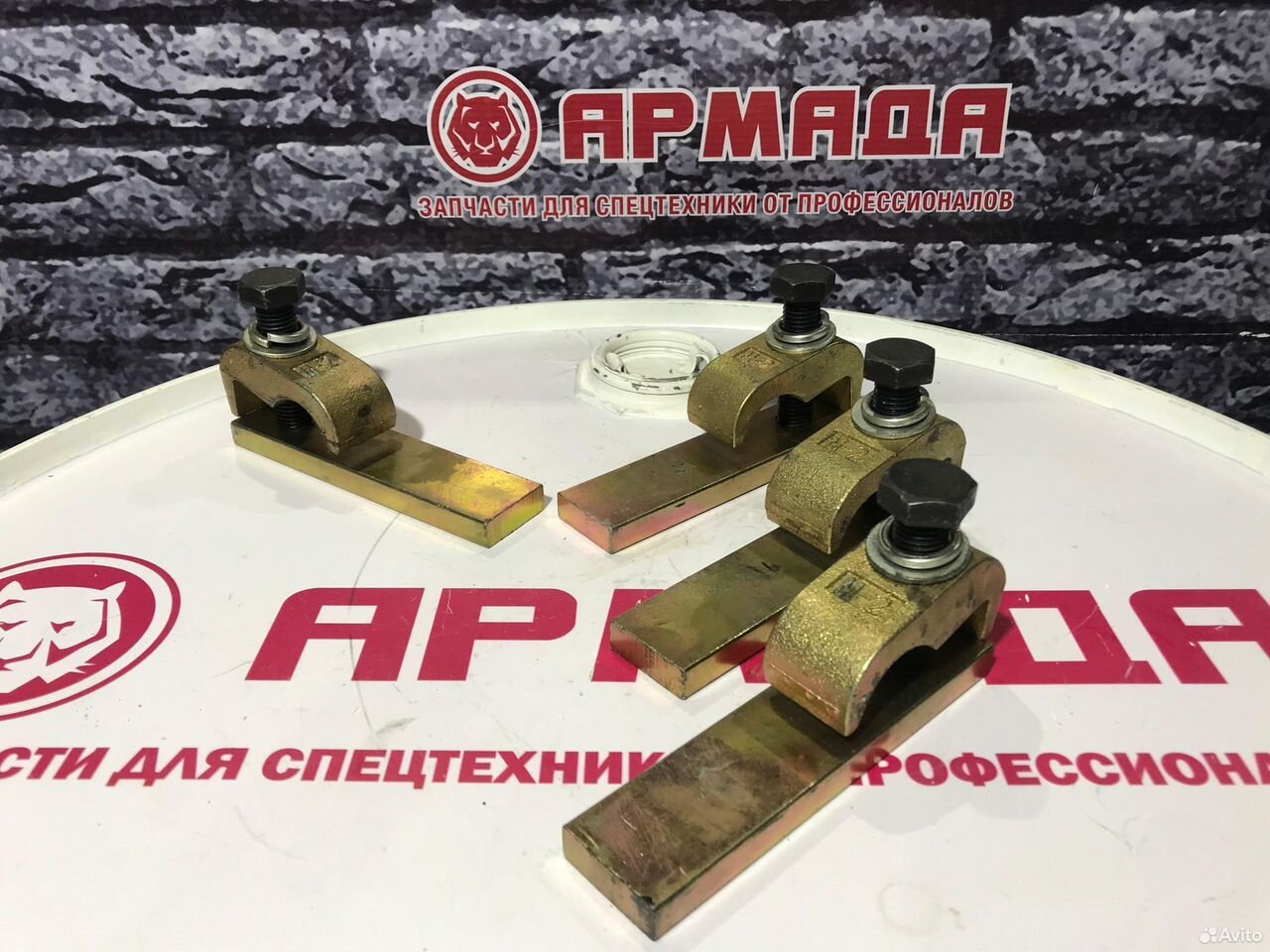Крепеж гидравлических труб 20-ти тонные машины?1' inch)