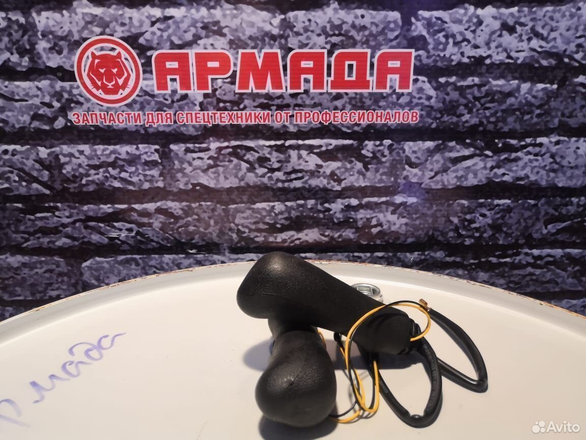 Ручка джойстика PC200-7 (левая и правая) 20y-43-22381, 20Y-43-22390