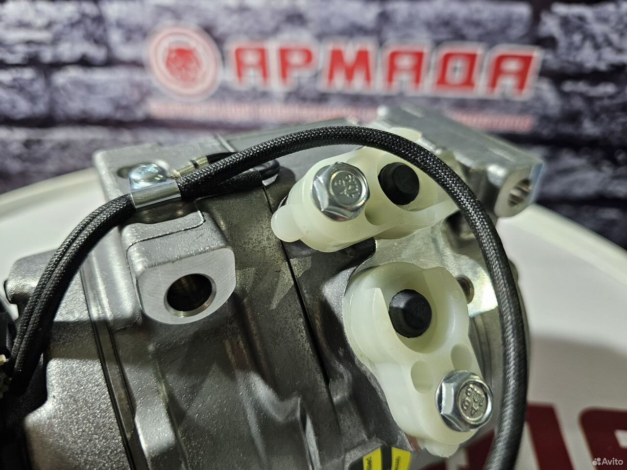 Компрессор кондиционера  Hitachi zx160 zx450 4431081 KCN9821YU