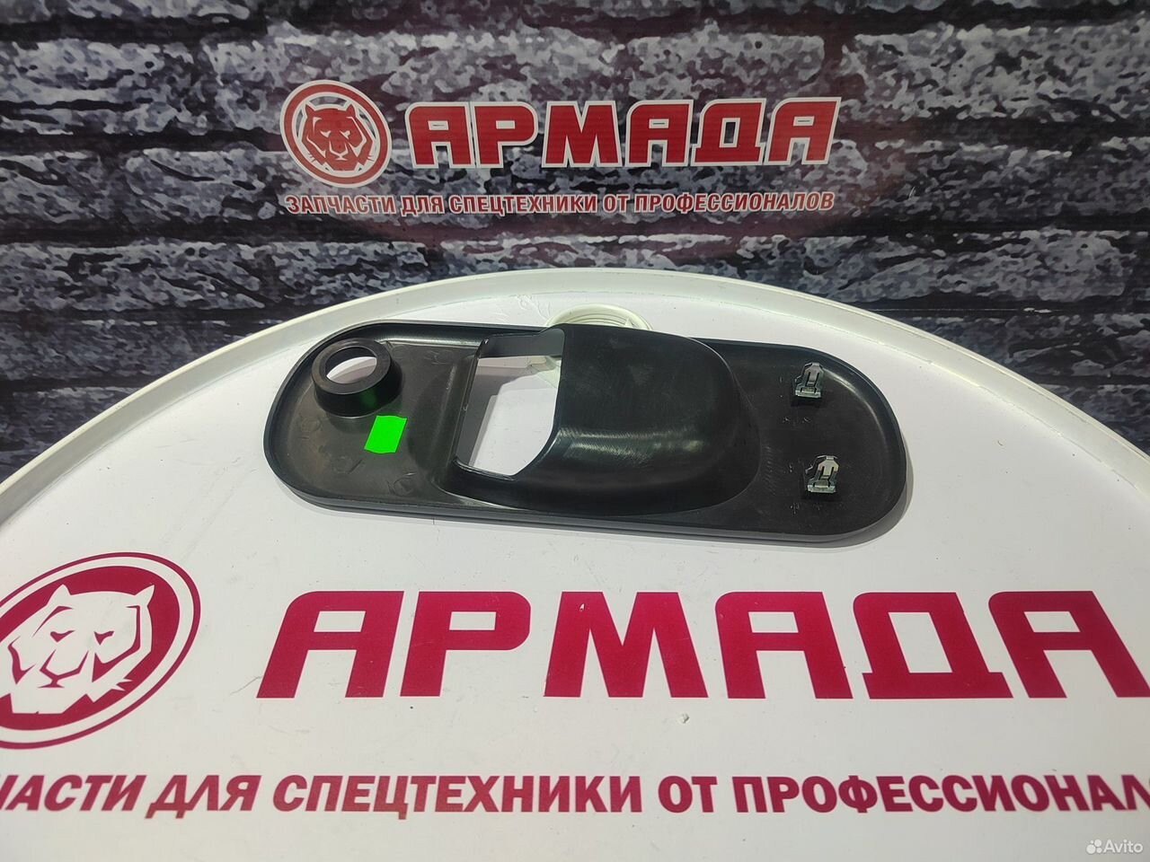 Пластиковая накладка ручки 4455979 hitachi 1 серия