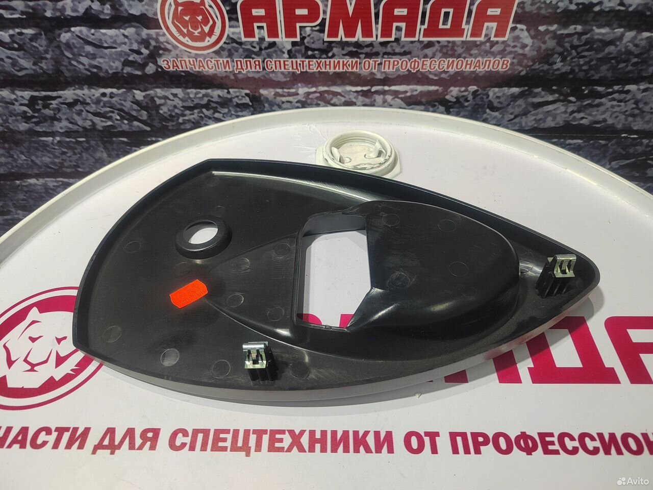 Пластиковая накладка ручки 4665488 hitachi 3 серия