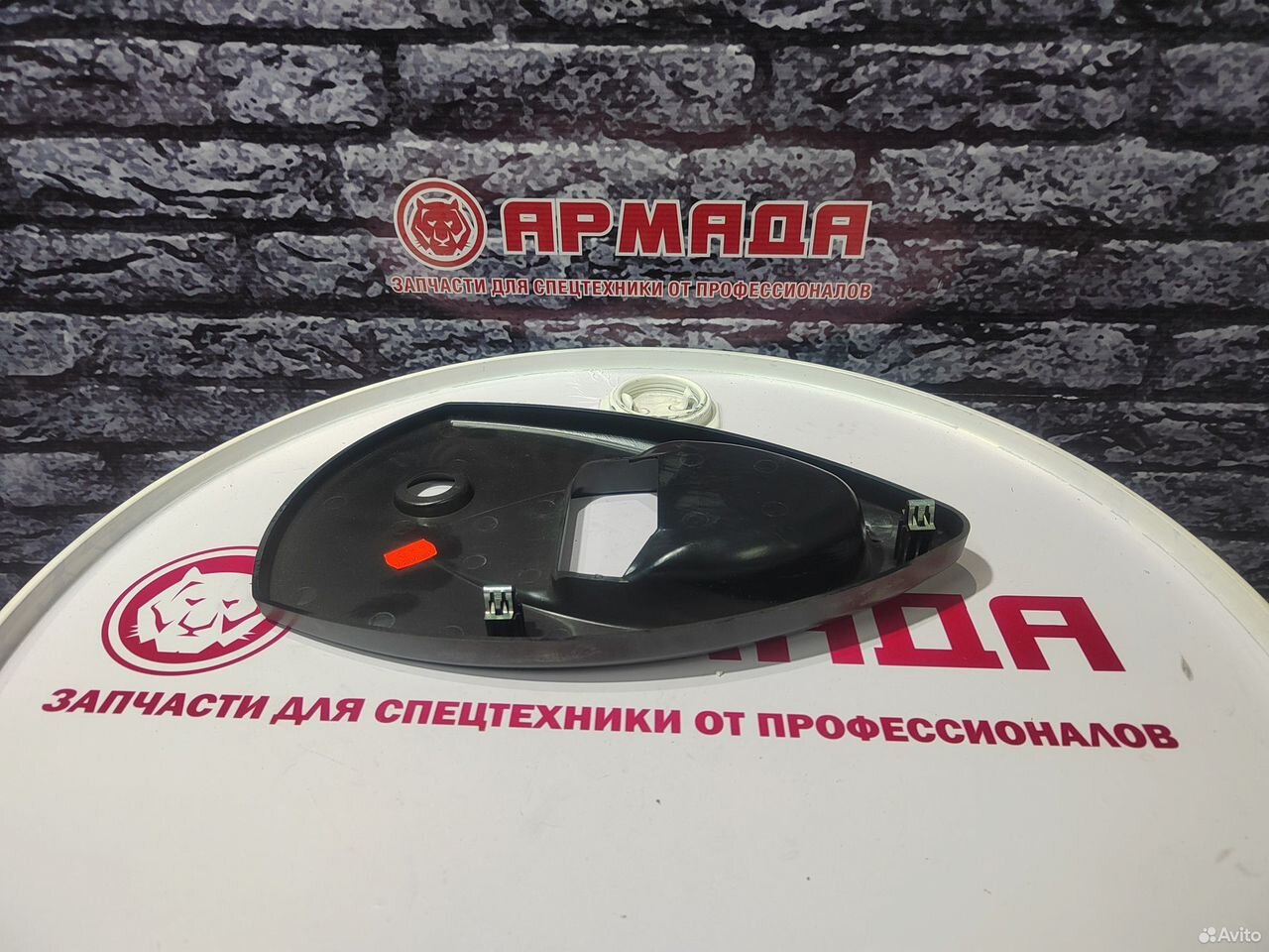 Пластиковая накладка ручки 4665488 hitachi 3 серия