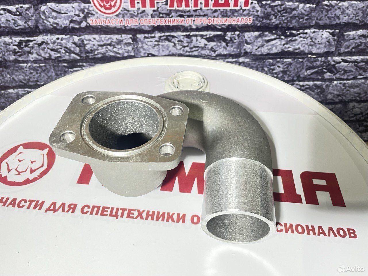 Коллектор всасывающий 1026258 HItachi ZX330 HPV145 левый