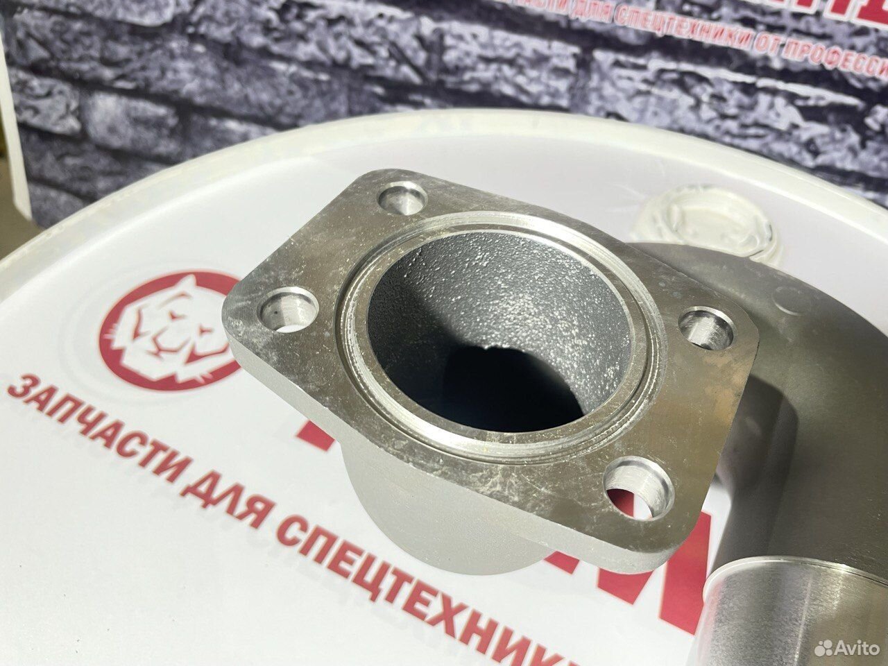 Коллектор всасывающий 1026258 HItachi ZX330 HPV145 левый