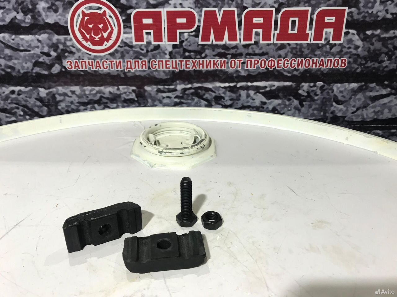 Крепеж трубки топливной 8973301181 + 8973301191