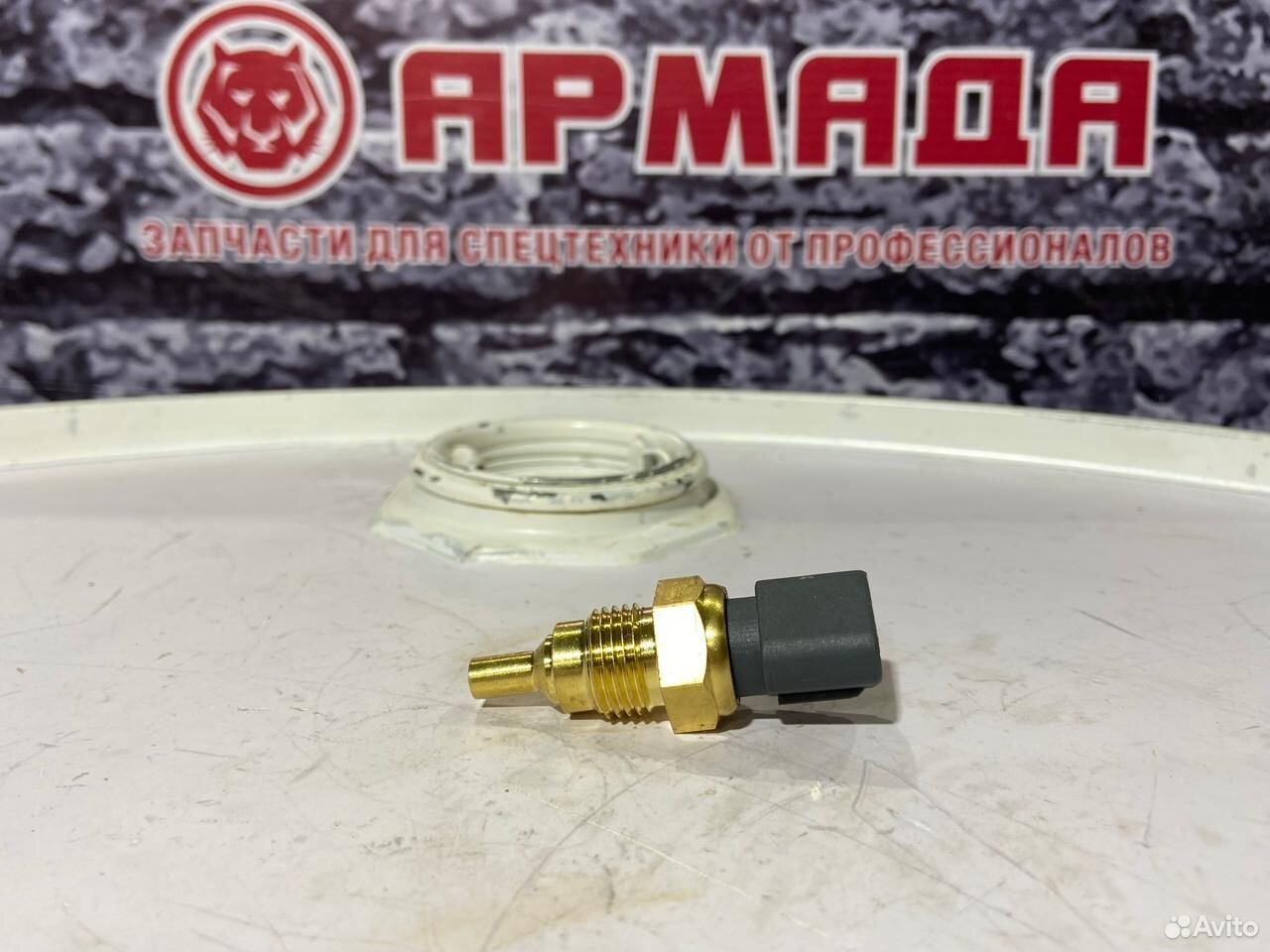 Датчик температуры 8981566480 hitachi
