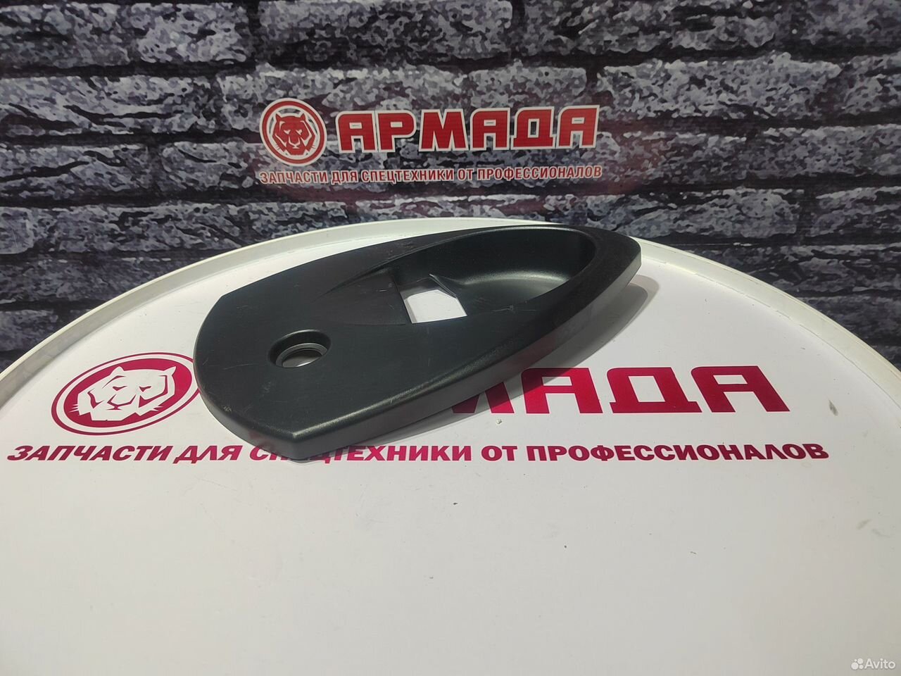 Пластиковая накладка ручки 4665488 hitachi 3 серия