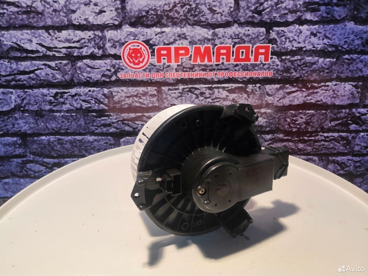 Мотор отопителя XB00001057 hitachi ZX-5G