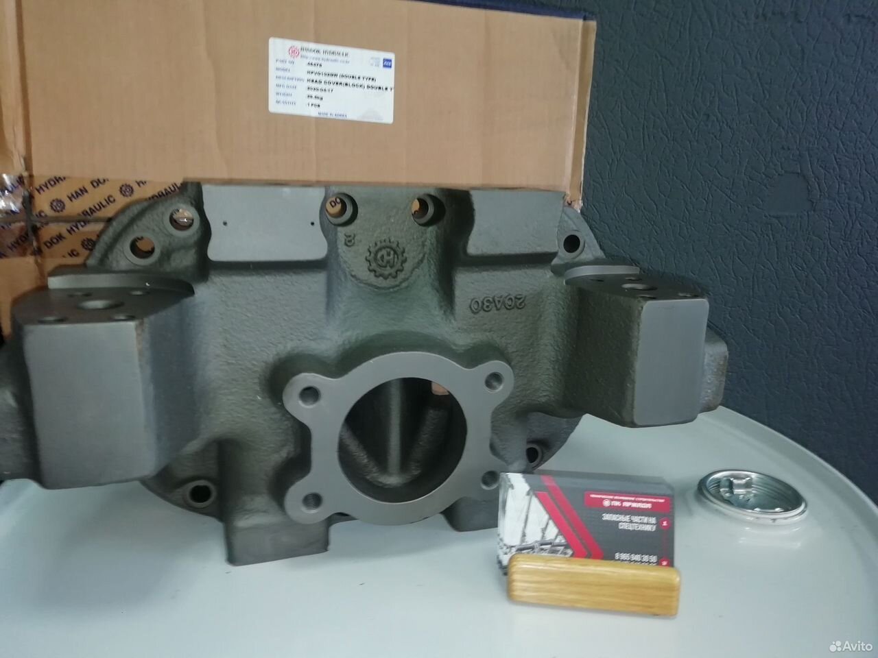 Крышка насоса Hitachi ZX200-3 HPV118 1032517