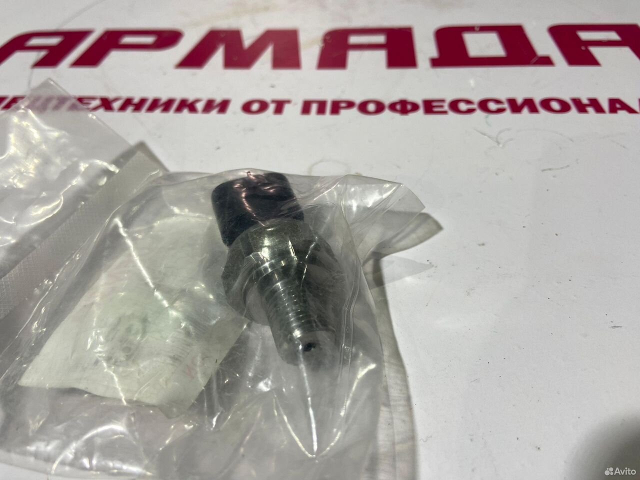 Датчик давления масла hitachi 8980274560 (499000-7340)   3 серия