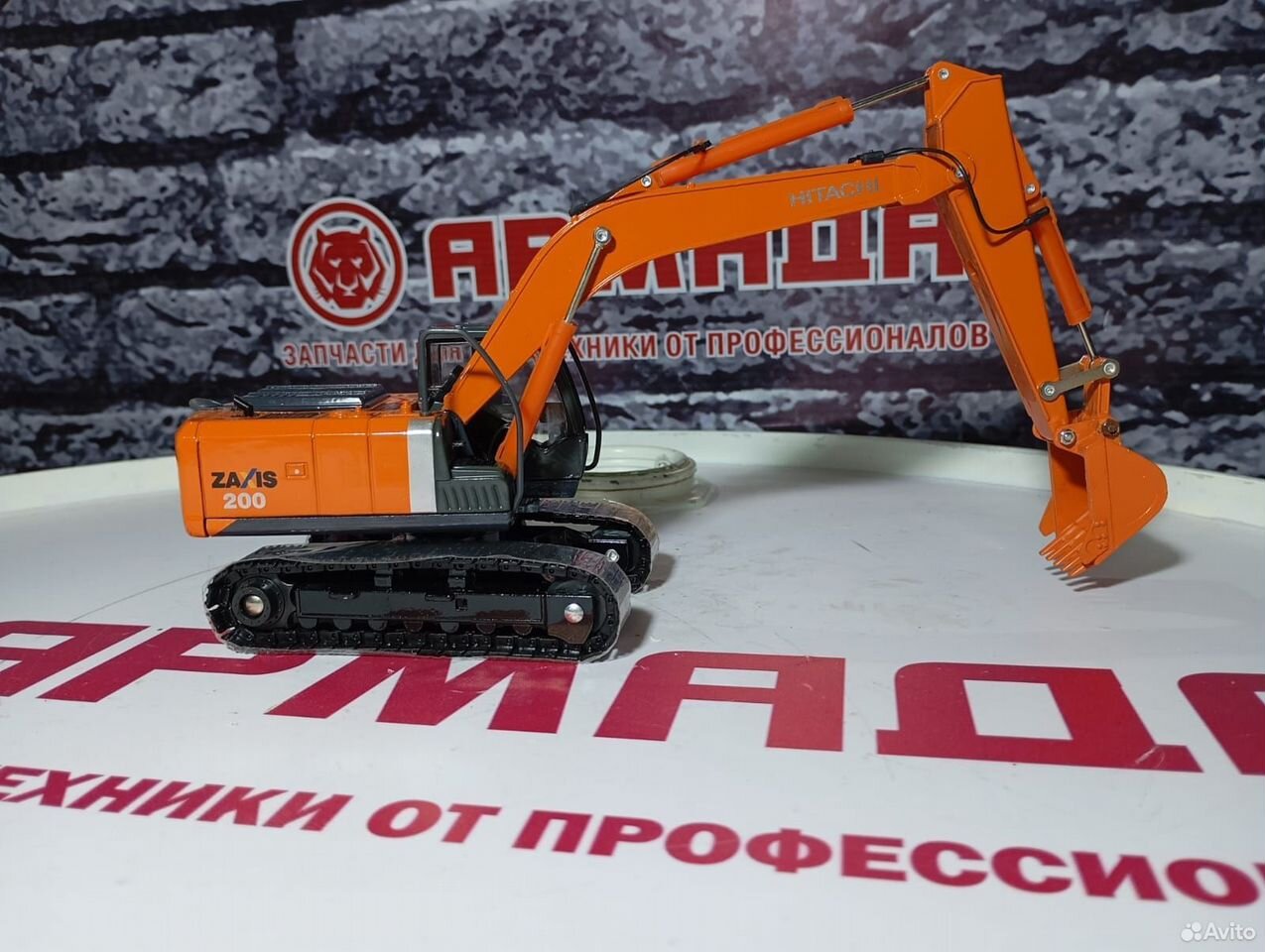 Модель экскаватора Hitachi zx200