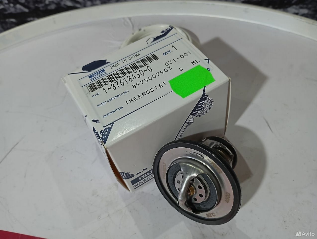 Термостат 8973007902 Hitachi ZX200-3 4HK1 82 C 8973007903