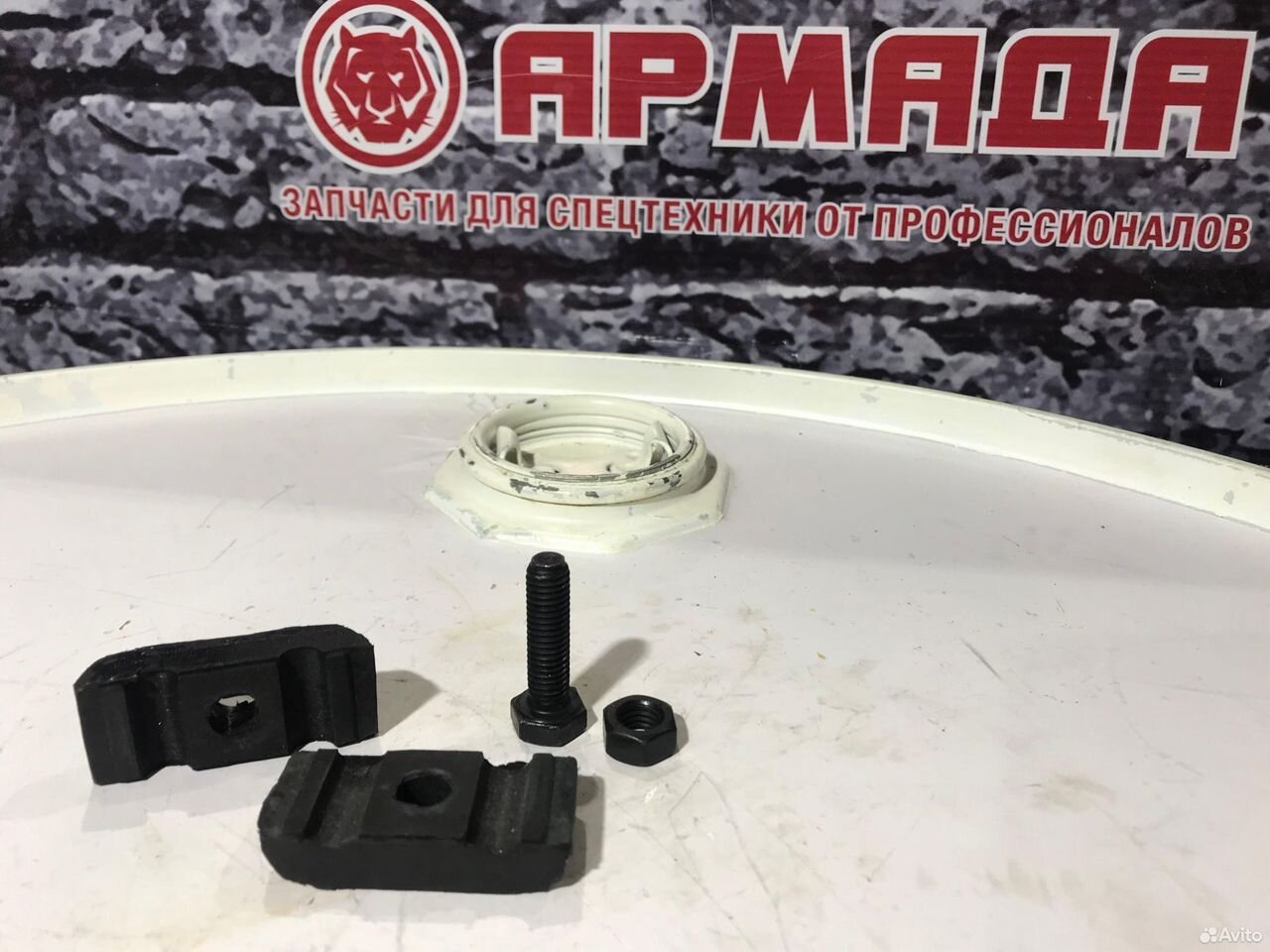 Крепеж трубки топливной 8973301181 + 8973301191