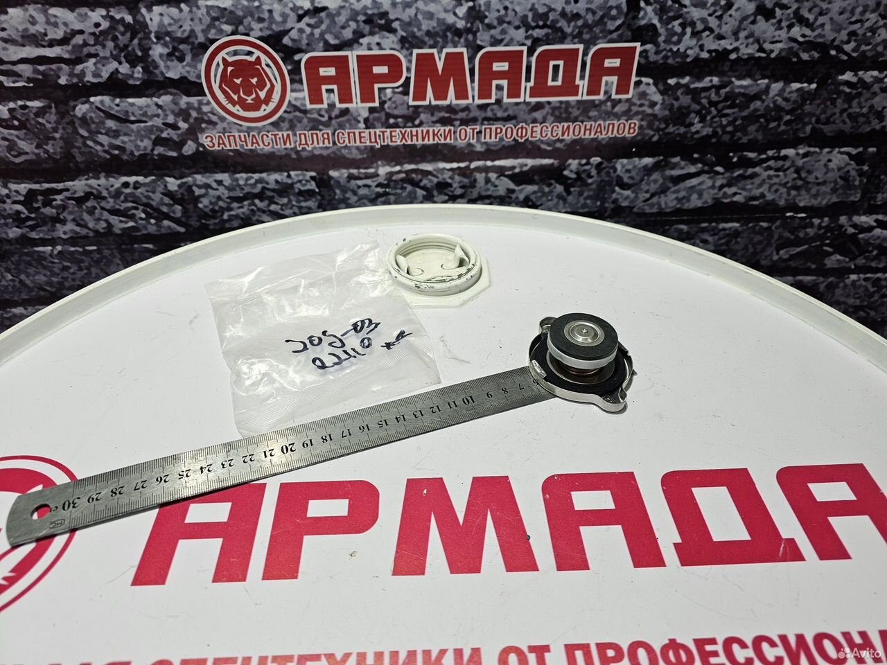 Крышка радиатора 20Y-03-22110 на все Komatsu