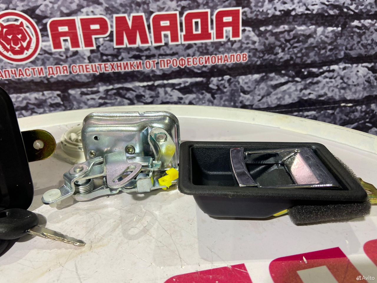 Замок двери кабины в сборе Hyundai 7 серия 71N6-02761