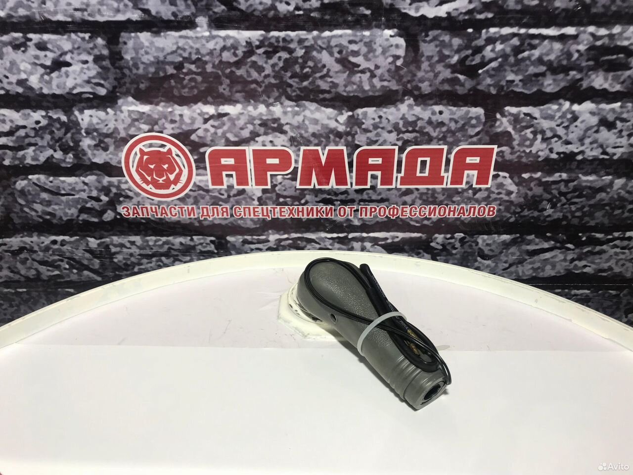 Ручка джойстика Hitachi 2045471 правая штангист