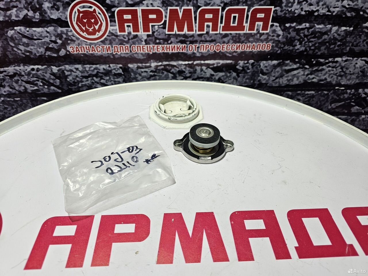 Крышка радиатора 20Y-03-22110 на все Komatsu