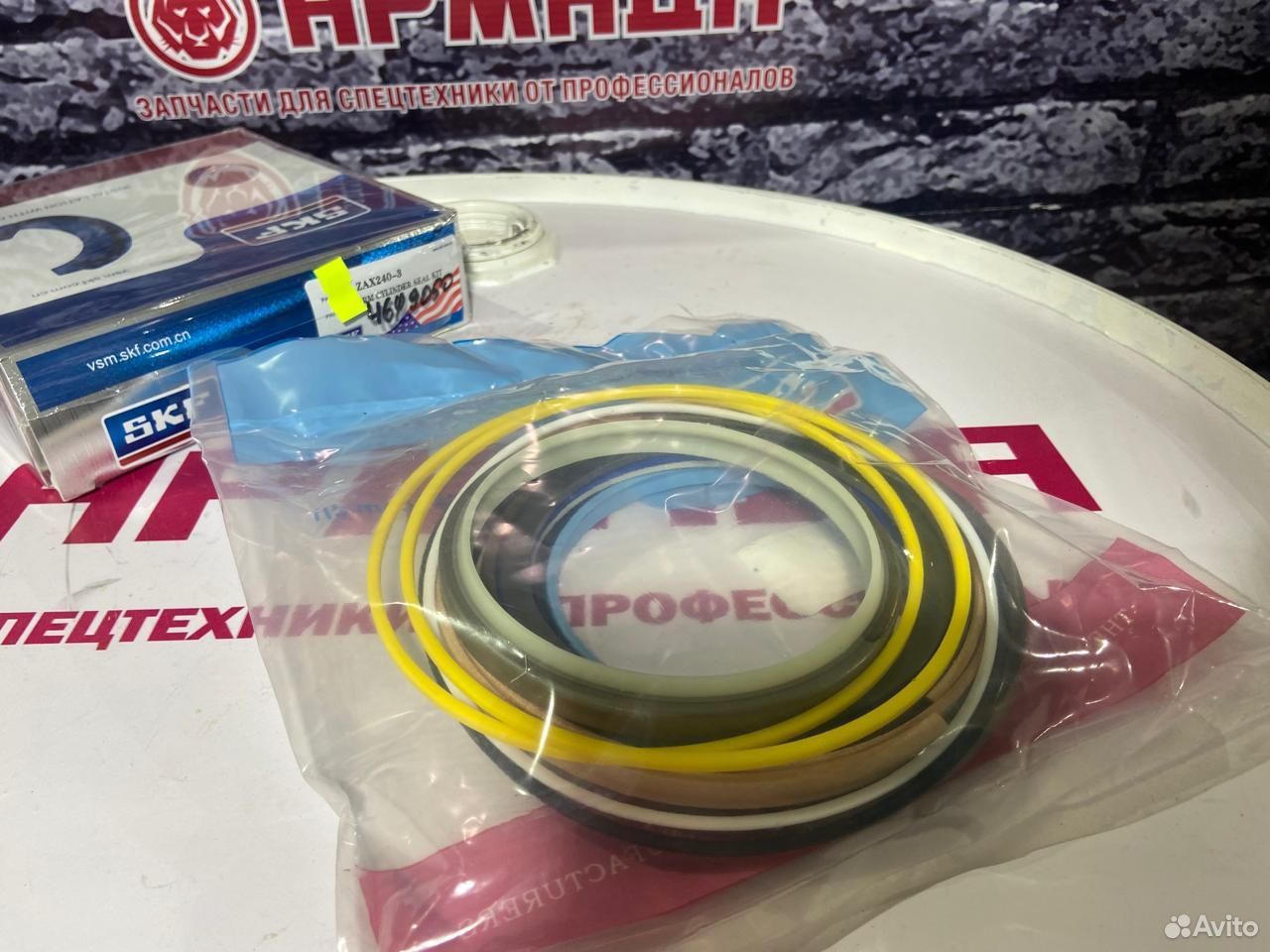 Ремкомплект гидроцилиндра рукояти 4649050 ZX240-3    SKF