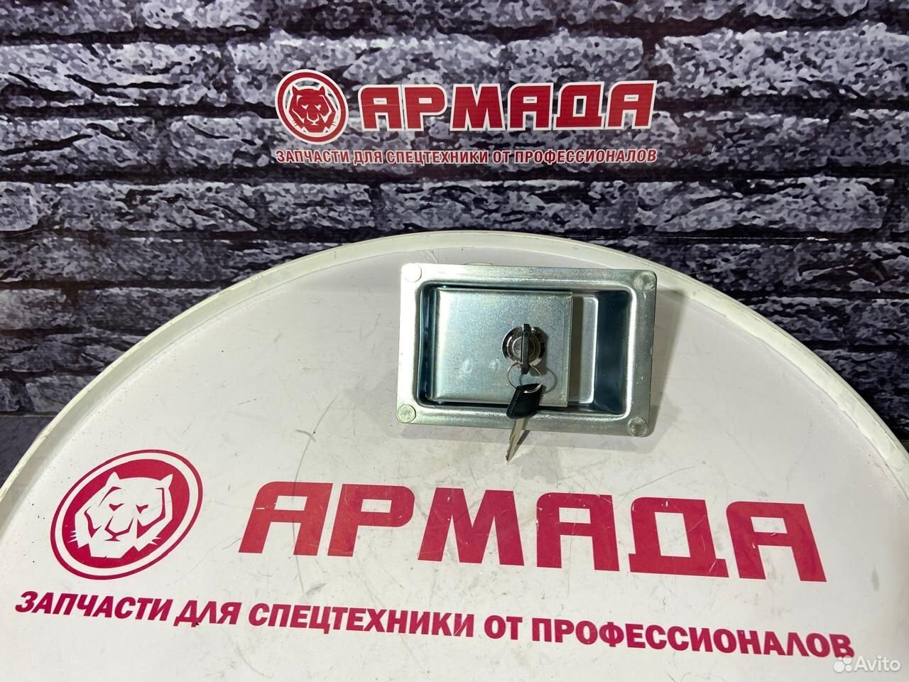 Ручка бокового отсека насоса АКБ на серии 1,3G,3  4409446 некрашеная