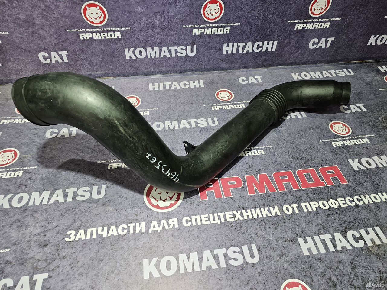 Патрубок всасывающий от воздушного фильтра до двигателя zx330-3/5g 4643567