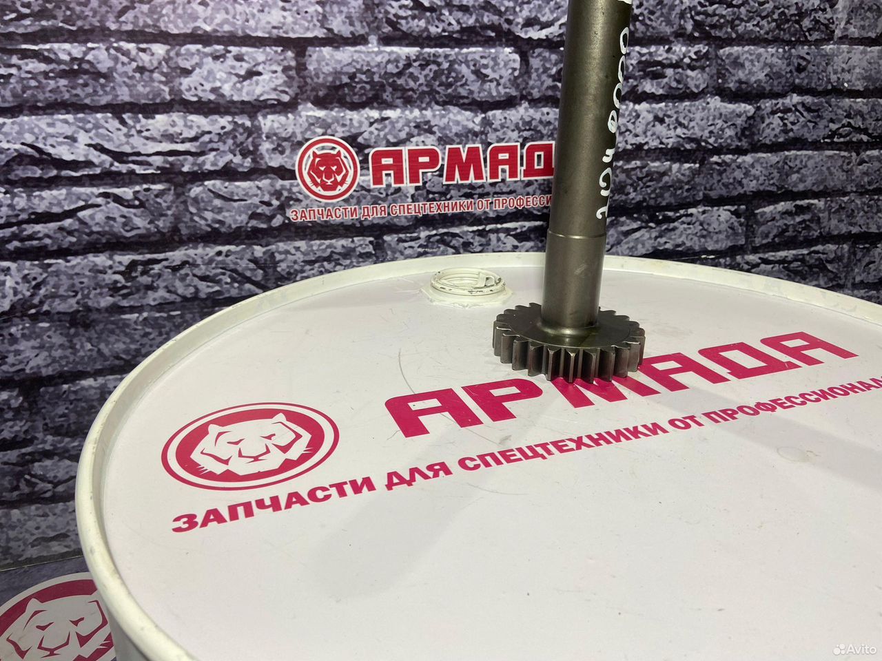 Вал редуктора хода 2048000 Hitachi ZX330