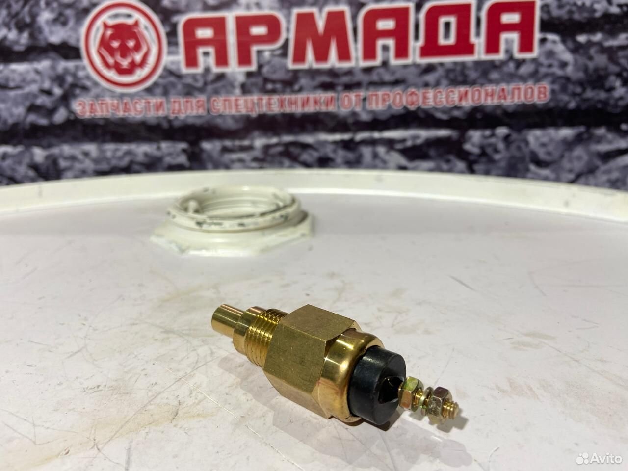 Датчик температуры аварийный 8971256011 Hitachi