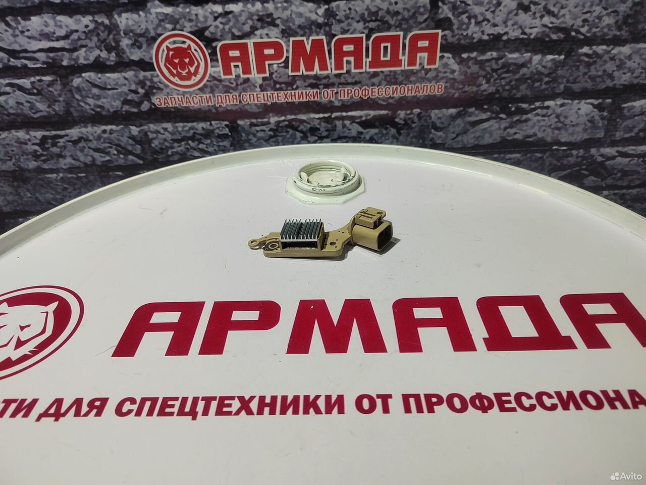 Регулятор напряжения генератора Hitachi 1812600171