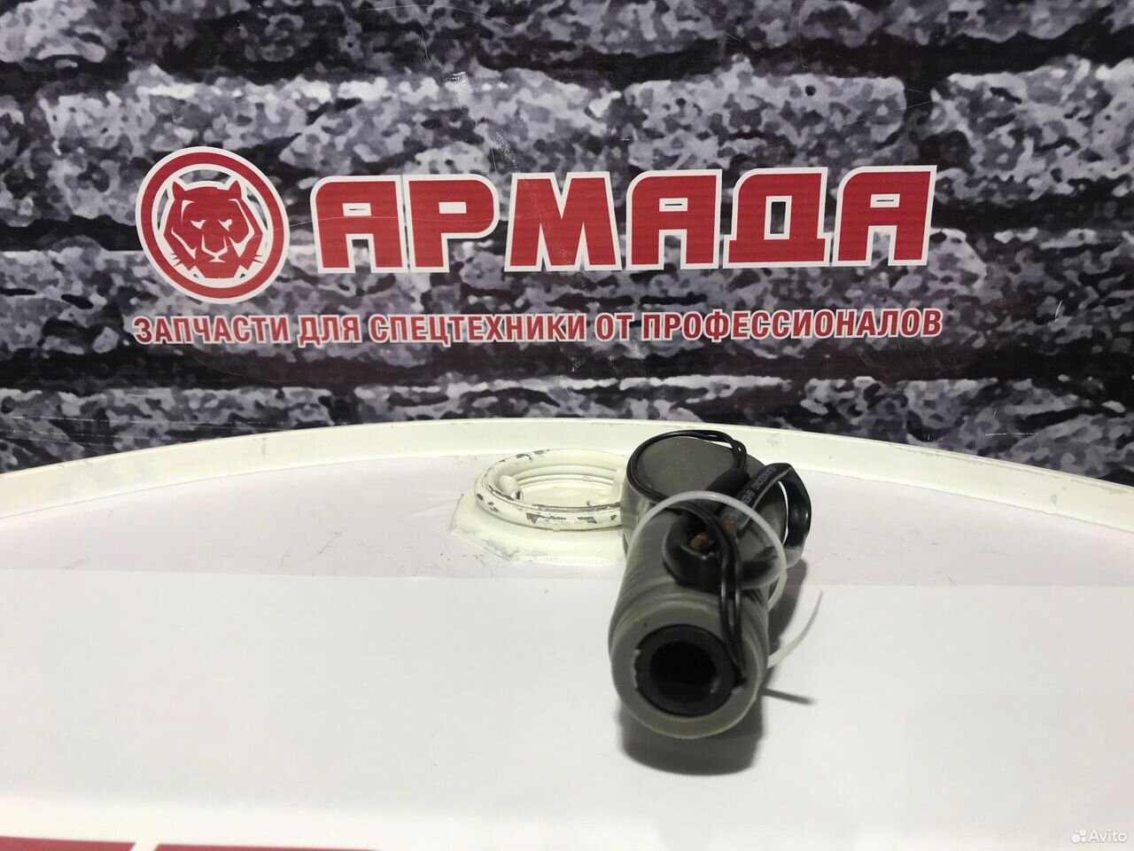 Ручка джойстика Hitachi 2045471 правая штангист