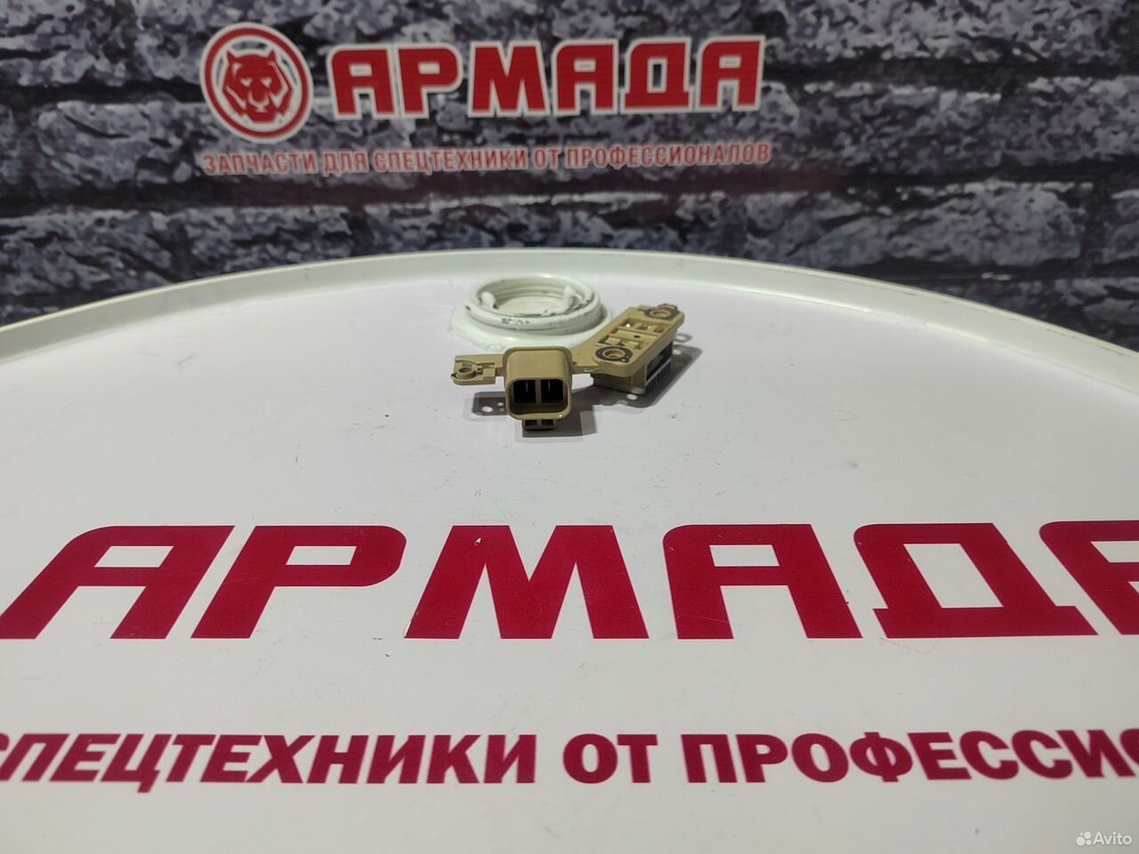 Регулятор напряжения генератора Hitachi 1812600171