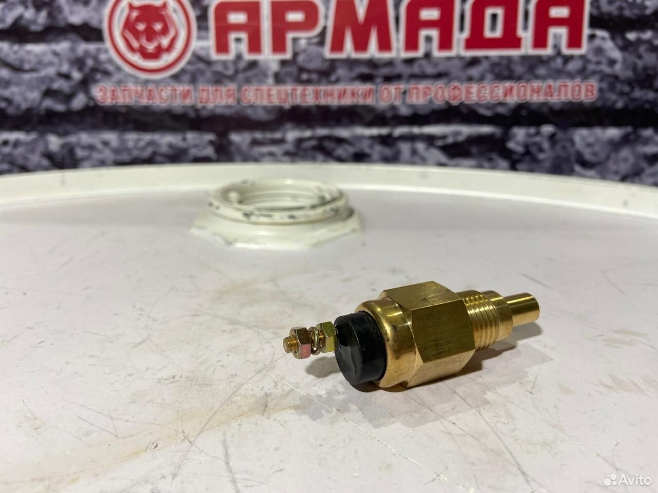 Датчик температуры аварийный 8971256011 Hitachi